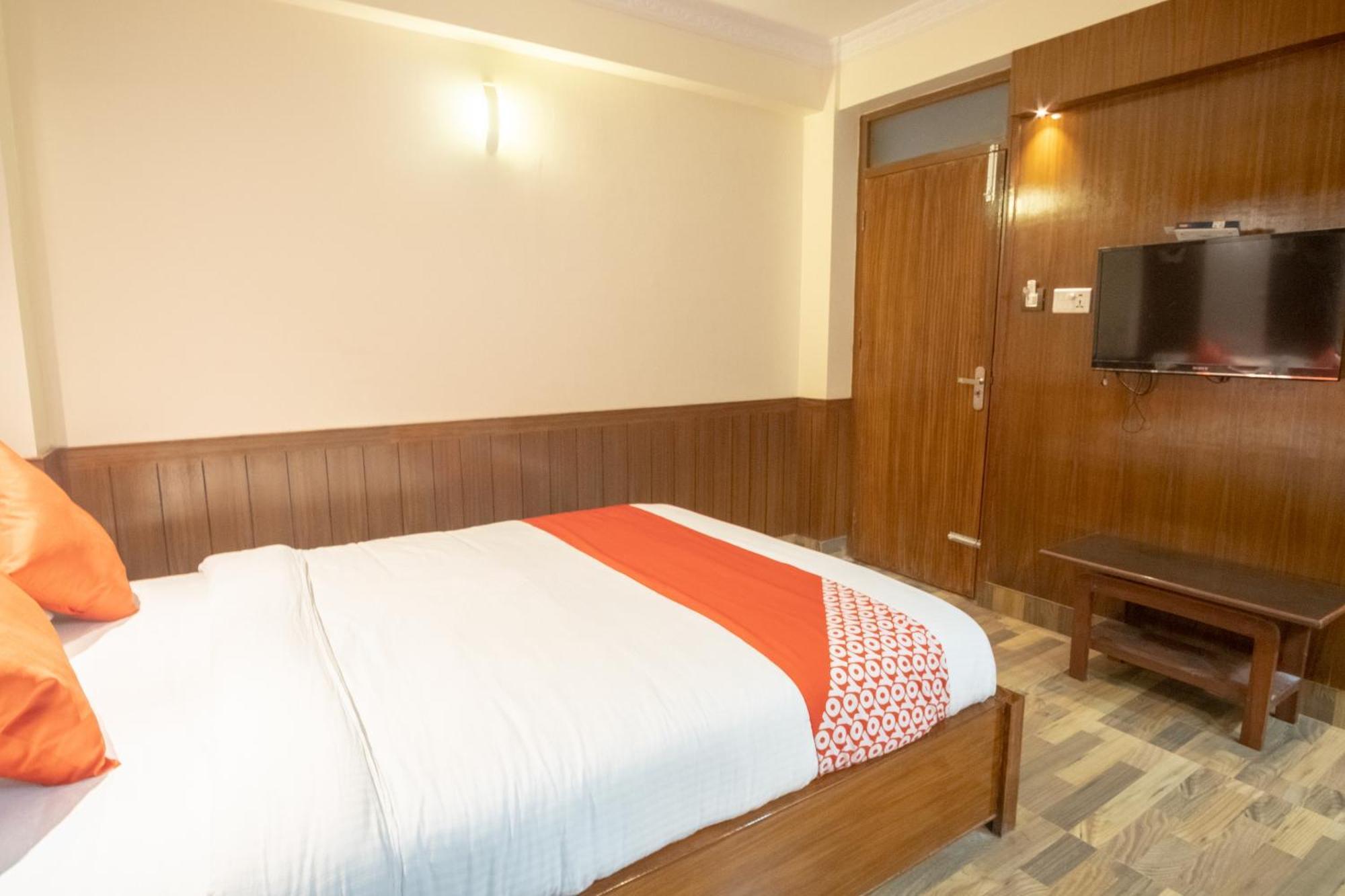 Oyo 304 Hotel Manama Balaju Екстериор снимка