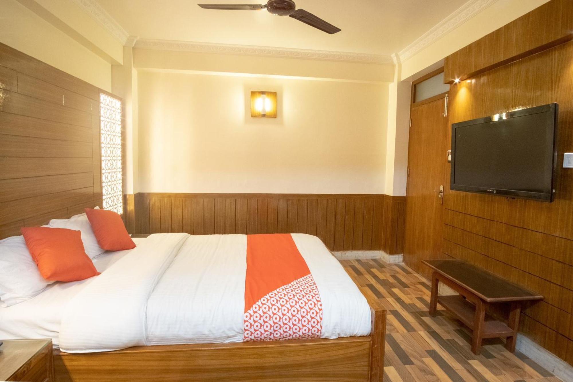 Oyo 304 Hotel Manama Balaju Екстериор снимка