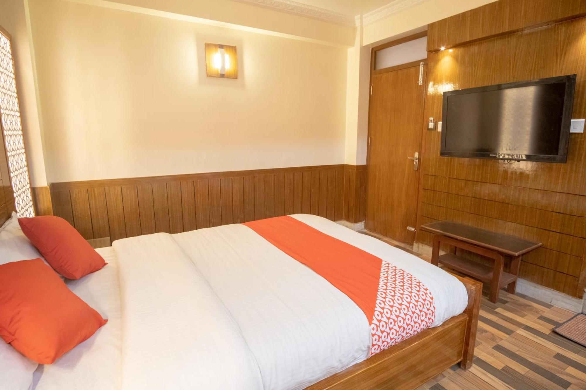 Oyo 304 Hotel Manama Balaju Екстериор снимка