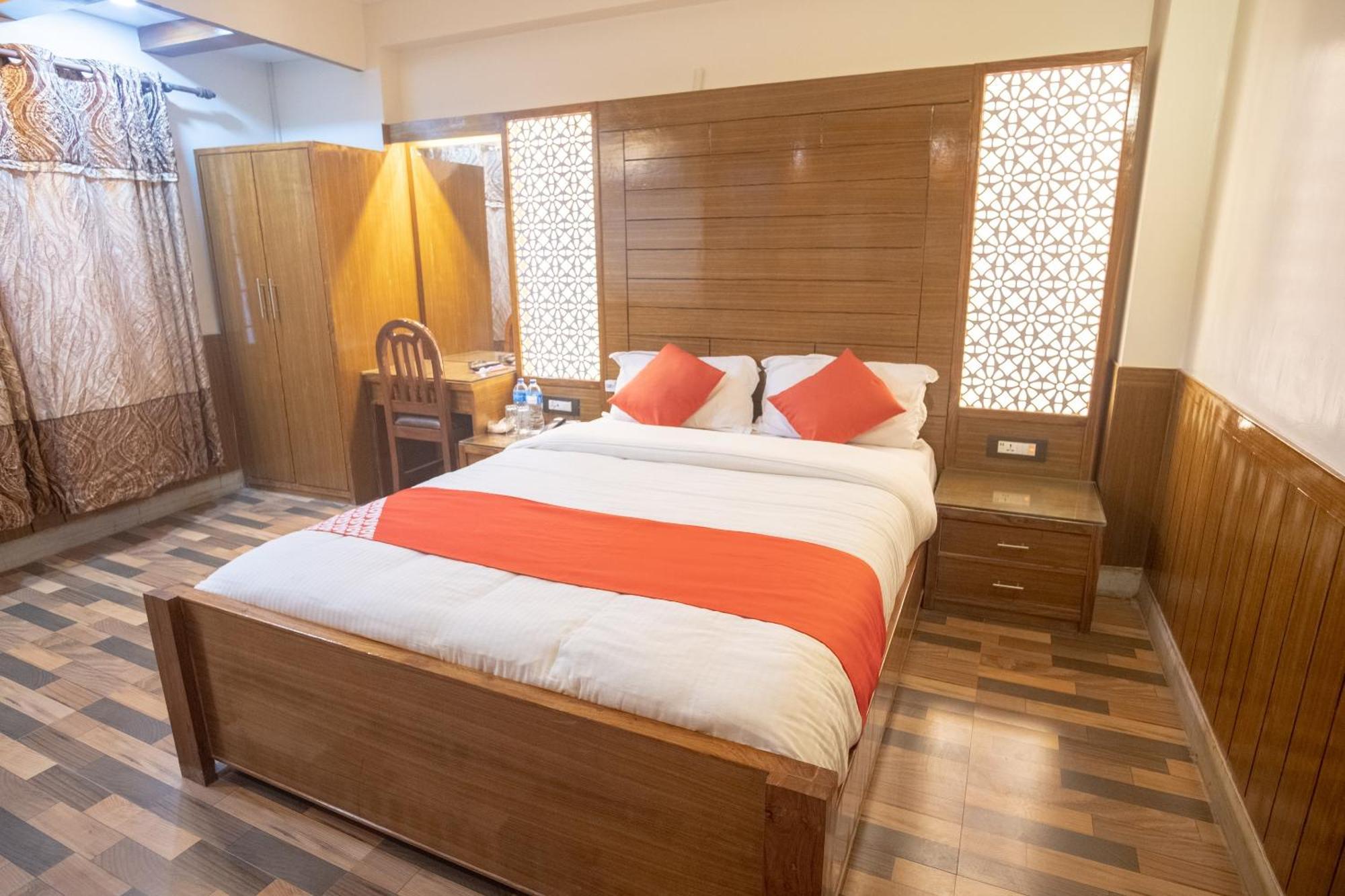 Oyo 304 Hotel Manama Balaju Екстериор снимка