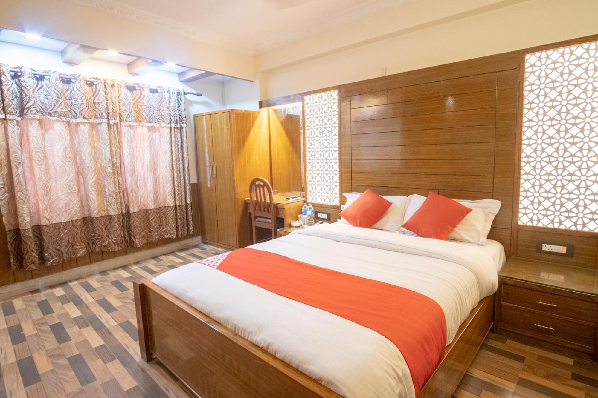 Oyo 304 Hotel Manama Balaju Екстериор снимка