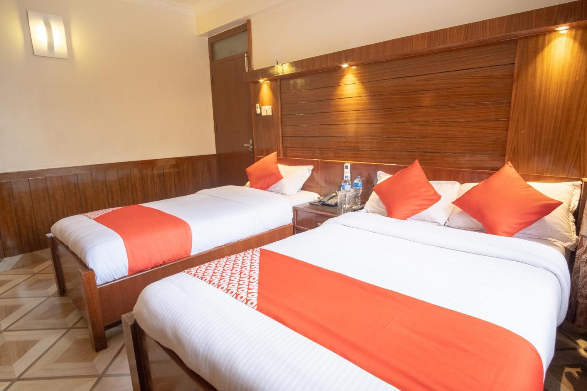 Oyo 304 Hotel Manama Balaju Екстериор снимка