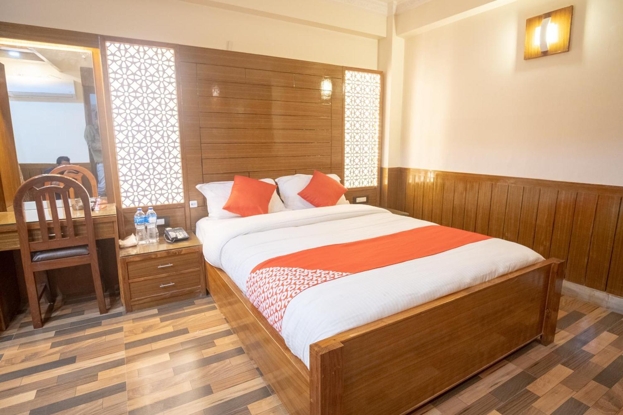 Oyo 304 Hotel Manama Balaju Екстериор снимка