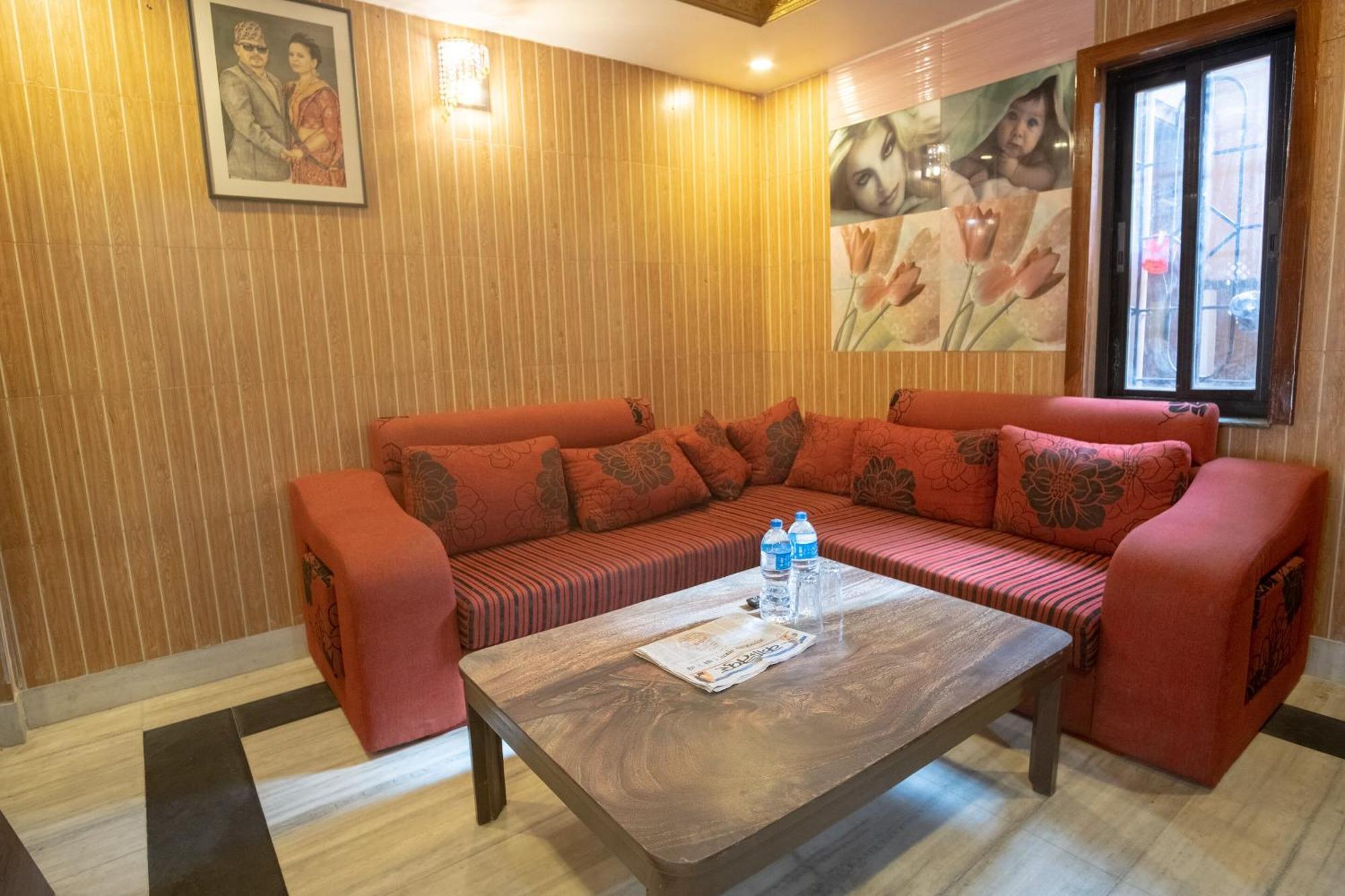 Oyo 304 Hotel Manama Balaju Екстериор снимка