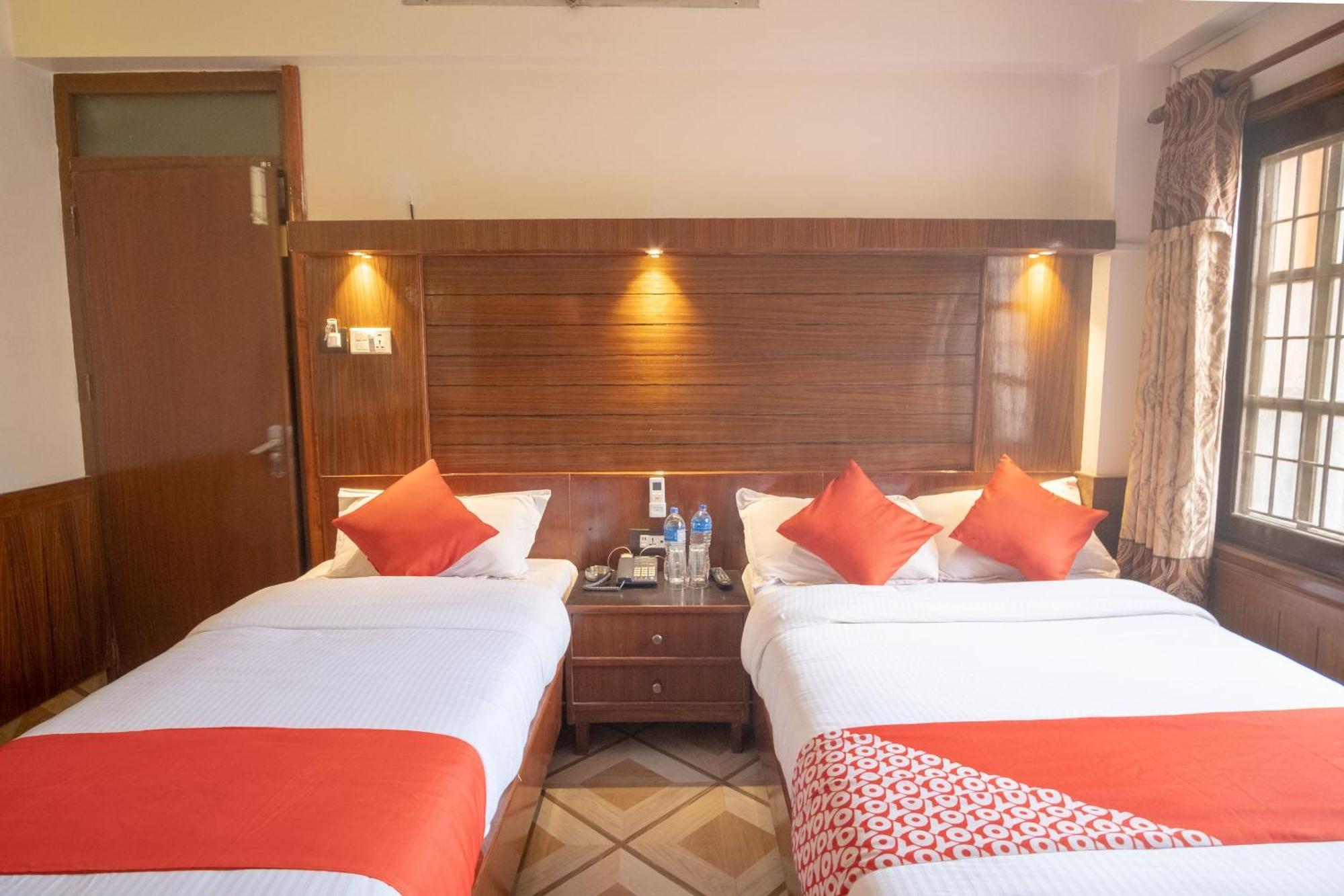 Oyo 304 Hotel Manama Balaju Екстериор снимка
