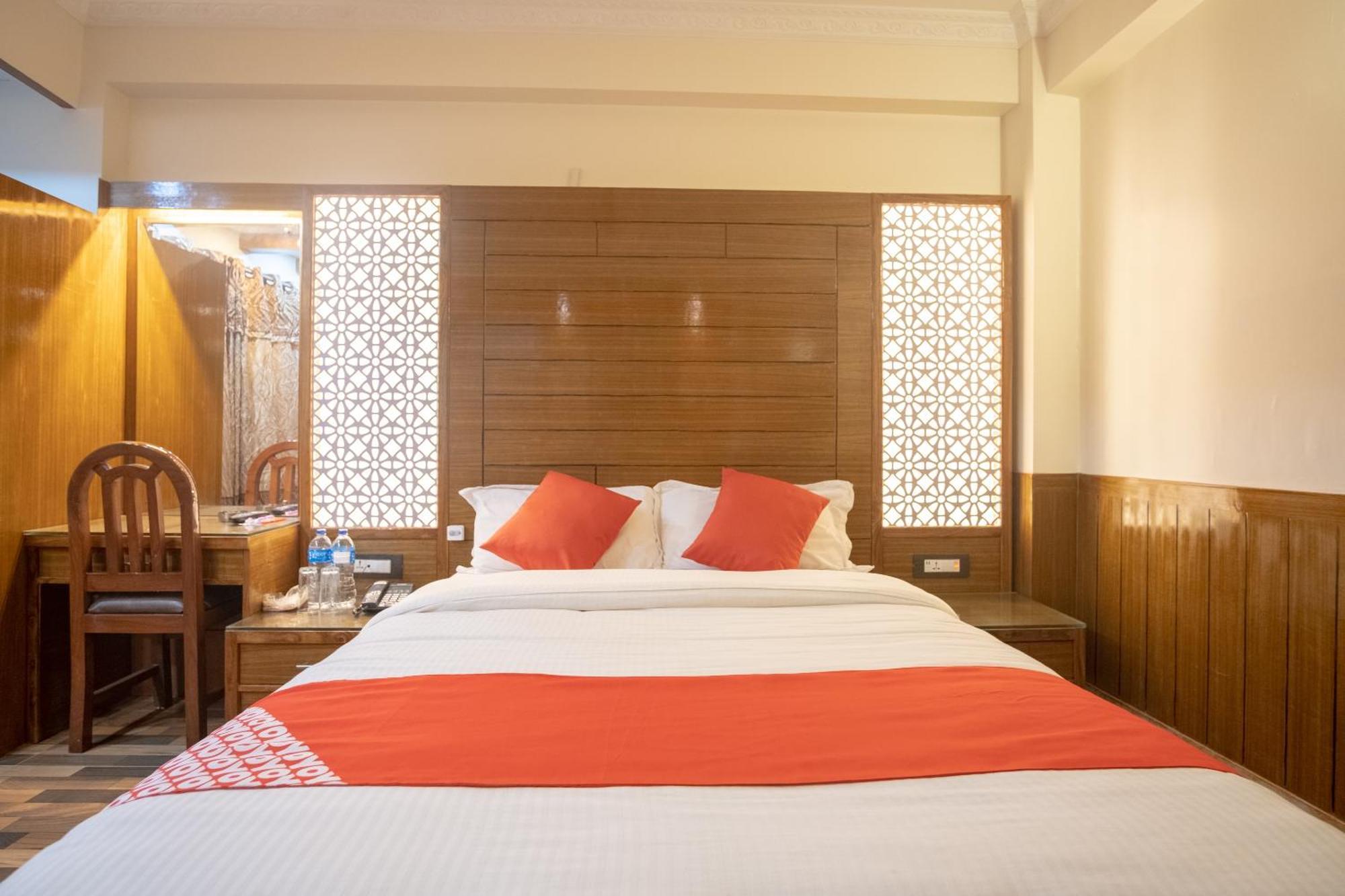 Oyo 304 Hotel Manama Balaju Екстериор снимка